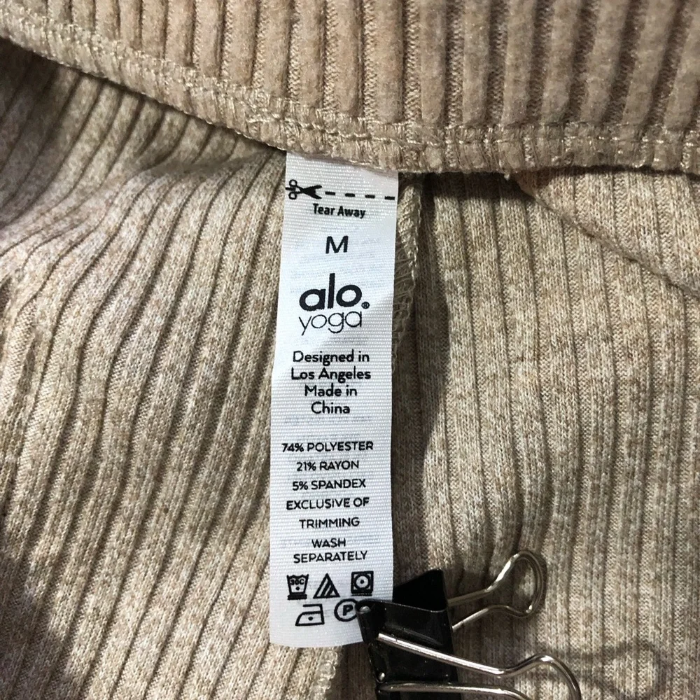 NWT Alo yoga muse sweatpants gravel Heather M soft cozy lounging joggers